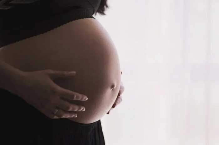 Gobiernos de México proponen medidas ineficientes para embarazadas